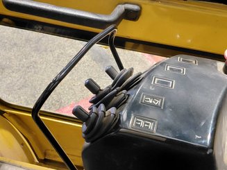Empilhador de contrapeso 4 rodas Caterpillar GP25 - 8