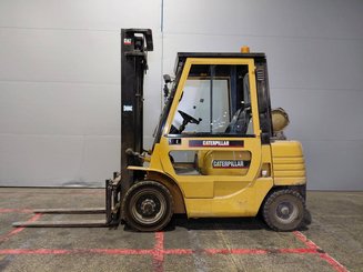Empilhador de contrapeso 4 rodas Caterpillar GP25 - 4