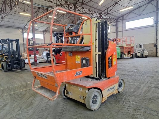 Plataforma com mastro vertical JLG TOUCAN 8E - 1