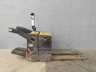 Porta-paletes eléctrico com condutor transportado Caterpillar NPV20N2