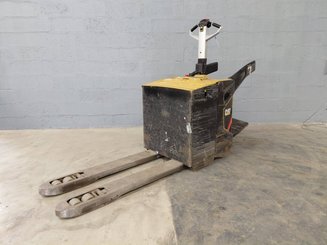 Porta-paletes eléctrico com condutor transportado Caterpillar NPV20N2