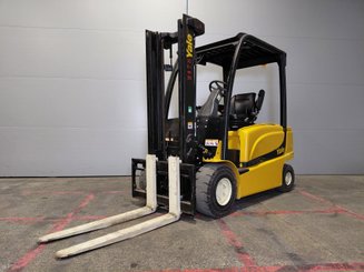Carreta elevadora elétrica Yale ERP35 VL