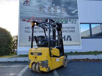 Carreta elevadora elétrica Yale ERP16VT