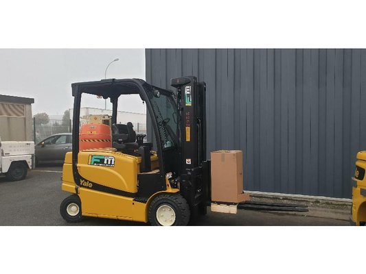 Carreta elevadora elétrica Yale ERP30VL - 1