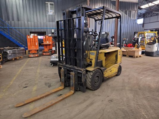 Empilhador de contrapeso 4 rodas Caterpillar EP25K-PAC - 1