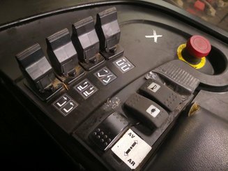Empilhador retráctil OM XR16AC