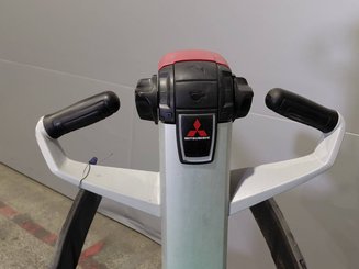 Porta-paletes eléctrico com condutor transportado Mitsubishi PBV20N2 - 6