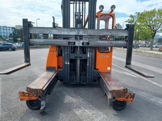Empilhador retráctil de 4 direcções Hubtex DQ40G