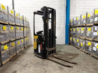 Stacker com condutor transportado Caterpillar NSR20N