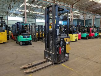 Stacker com condutor transportado Caterpillar NSR20N - 1
