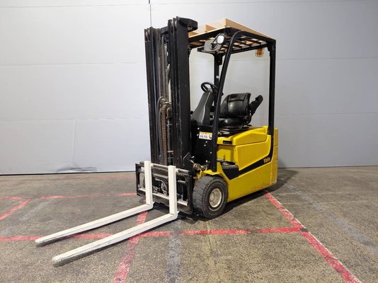 Carreta elevadora elétrica Yale ERP13-15VC - 1