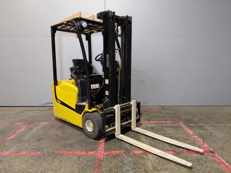 Carreta elevadora elétrica Yale ERP13-15VC