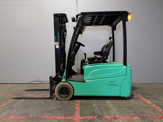 Empilhador de contrapeso 3 rodas Yale ERP20VTLWB - 4
