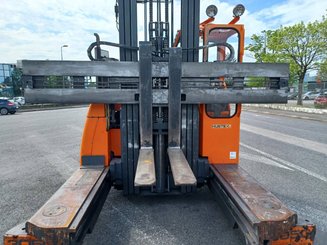 Empilhador retráctil de 4 direcções Hubtex DQ40G