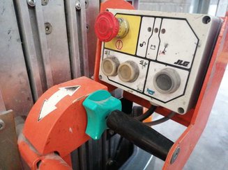 Plataforma com mastro vertical JLG TOUCAN DUO