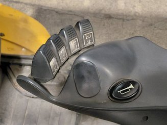 Empilhador de contrapeso 4 rodas Yale GDP90VX