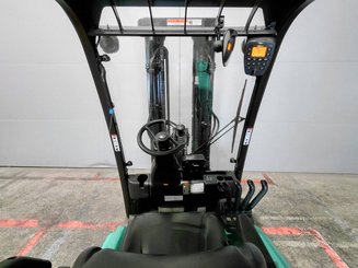 Empilhador de contrapeso 3 rodas Yale ERP20VTLWB