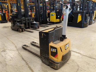 Porta-paletes eléctrico com condutor a pé Caterpillar NPP18N2