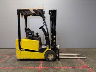Carreta elevadora elétrica Yale ERP13-15VC