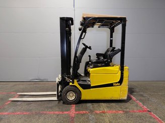 Carreta elevadora elétrica Yale ERP13-15VC