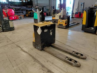 Porta-paletes eléctrico com condutor a pé Caterpillar NPP18N2