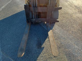 Empilhador de contrapeso 4 rodas Caterpillar GC45K SWB