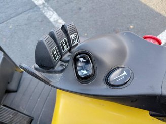 Carreta elevadora elétrica Yale ERP16VT