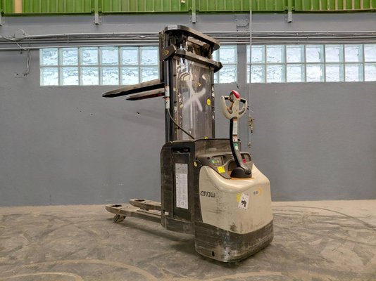Stacker com condutor a pé Crown ESI4000-12 - 1