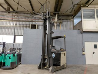 Empilhador retráctil Crown ESR 5260