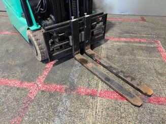 Empilhador de contrapeso 3 rodas Yale ERP20VTLWB
