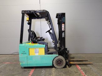 Empilhador de contrapeso 3 rodas Yale ERP16 ATF