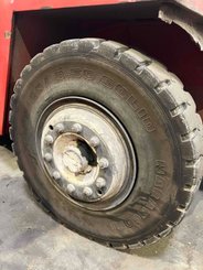Carreta elevadora a diesel Svetruck 1612038