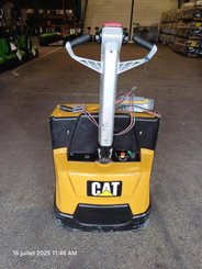 Porta-paletes eléctrico com condutor a pé Caterpillar NPP20N2 - 1