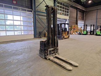 Stacker com condutor a pé Caterpillar NSP16N2