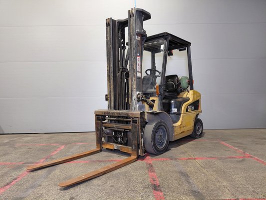 Empilhador de contrapeso 4 rodas Caterpillar GP25NTD - 1