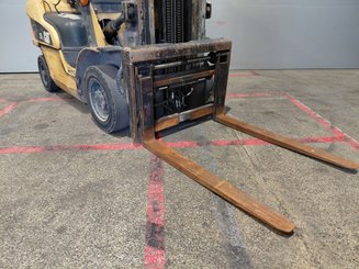 Empilhador de contrapeso 4 rodas Caterpillar GP25NTD - 6