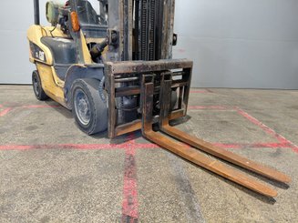 Empilhador de contrapeso 4 rodas Caterpillar GP25NTD - 7
