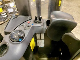 Stacker com condutor transportado Caterpillar NSR20N