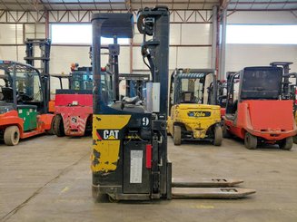 Stacker com condutor transportado Caterpillar NSR20N
