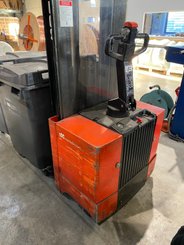 Stacker com condutor a pé Euroloc 42 - 1