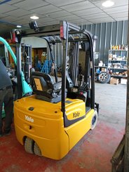 Empilhador de contrapeso 3 rodas Yale ERP15VTSWB - 1