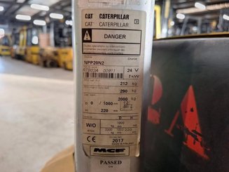 Porta-paletes eléctrico com condutor a pé Caterpillar NPV20N2