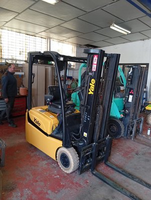 Empilhador de contrapeso 3 rodas Yale ERP15VTSWB - 1