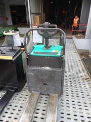 Porta-paletes eléctrico com condutor transportado Mitsubishi PBF25N3R MITSUBISHI