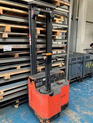 Stacker com condutor a pé STILL EGV14 - 1