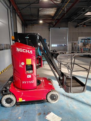 Plataforma com mastro vertical Hangcha HV110D - 1