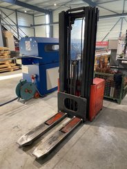 Stacker com condutor a pé Euroloc 42