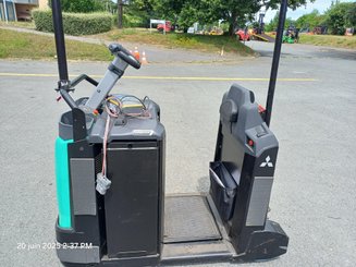 Trator de reboque Mitsubishi TRB50