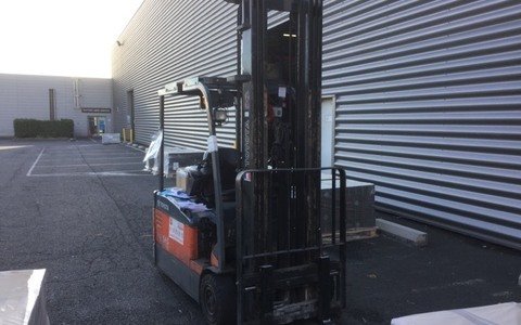 Empilhador de contrapeso 3 rodas Toyota 7FBEF18 - 1