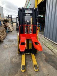 Stacker Yale MS12X